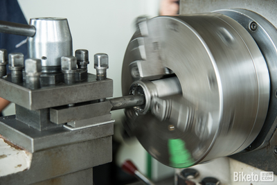 探秘北京航輪鈦合金車架的零部件加工