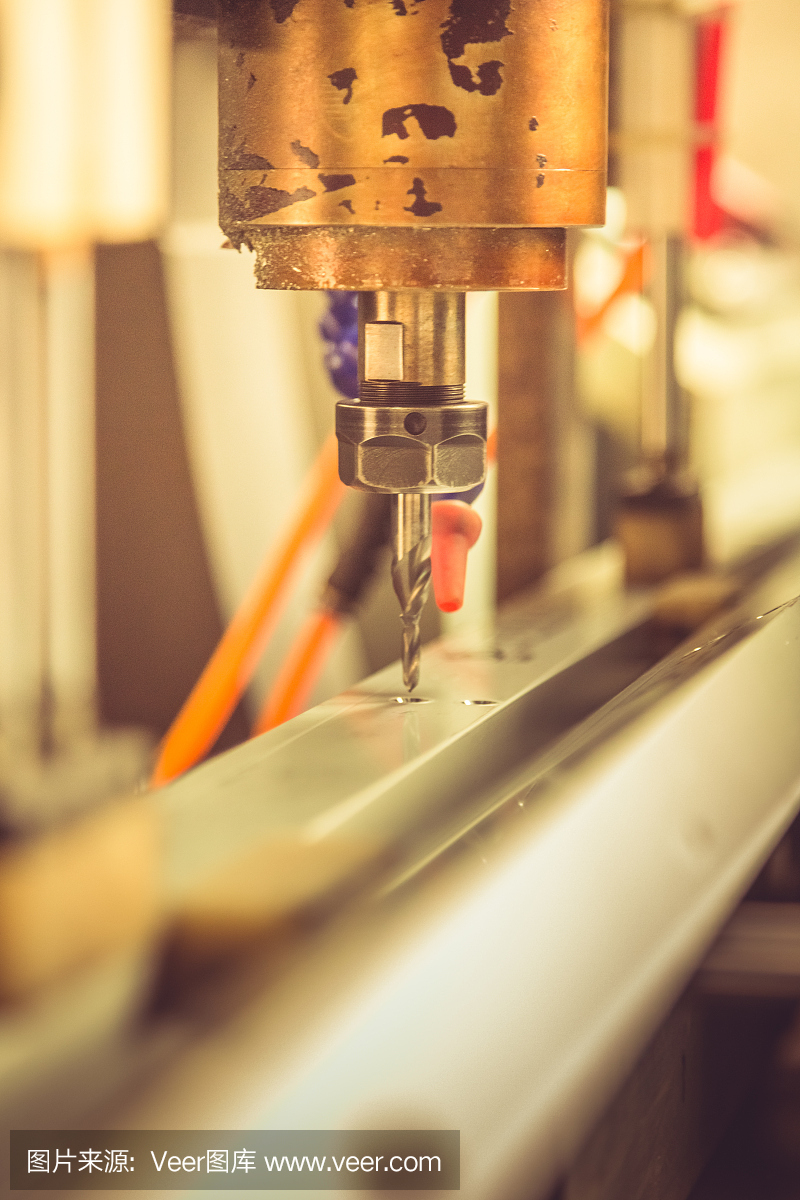 工廠鉆孔機械的特寫