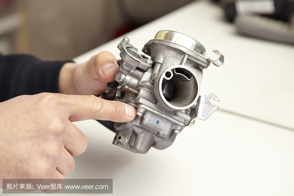 人類有摩托車的零件